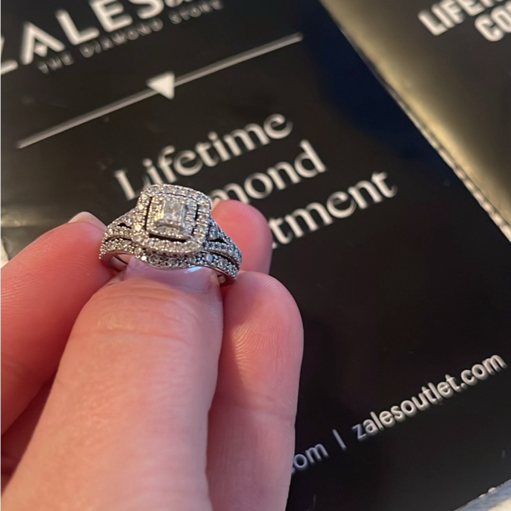 Vera Wang Engagement ring and wedding band!